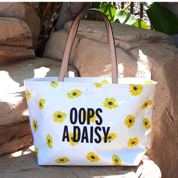 Kate spade oops a daisy purse hotsell